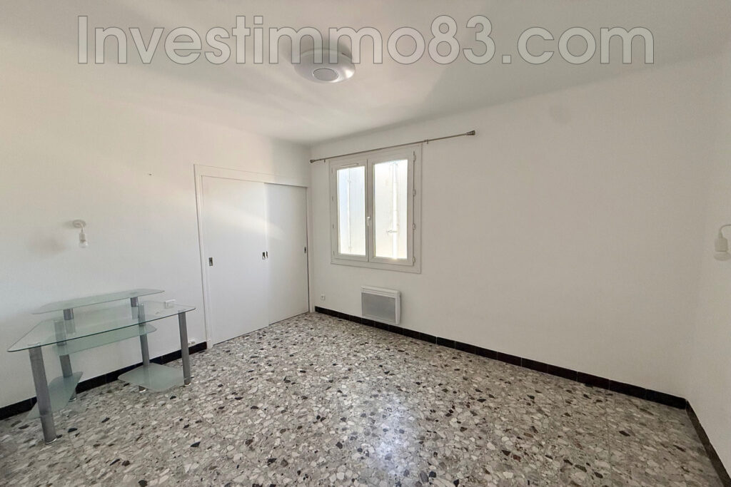 Au coeur du village et proche des commodités, belle maison de  – 4 pièces – 3 chambres – 125.00 m²