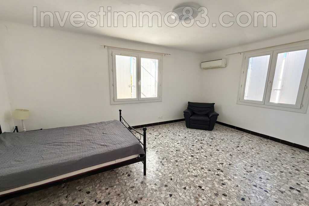 Au coeur du village et proche des commodités, belle maison de  – 4 pièces – 3 chambres – 125.00 m²