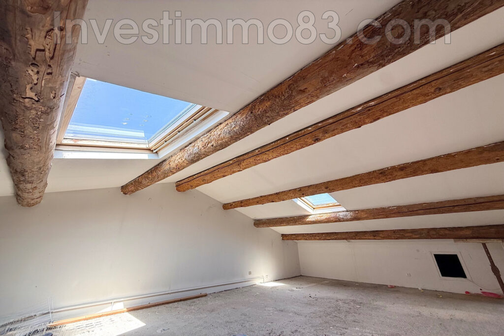 Au coeur du village et proche des commodités, belle maison de  – 4 pièces – 3 chambres – 125.00 m²