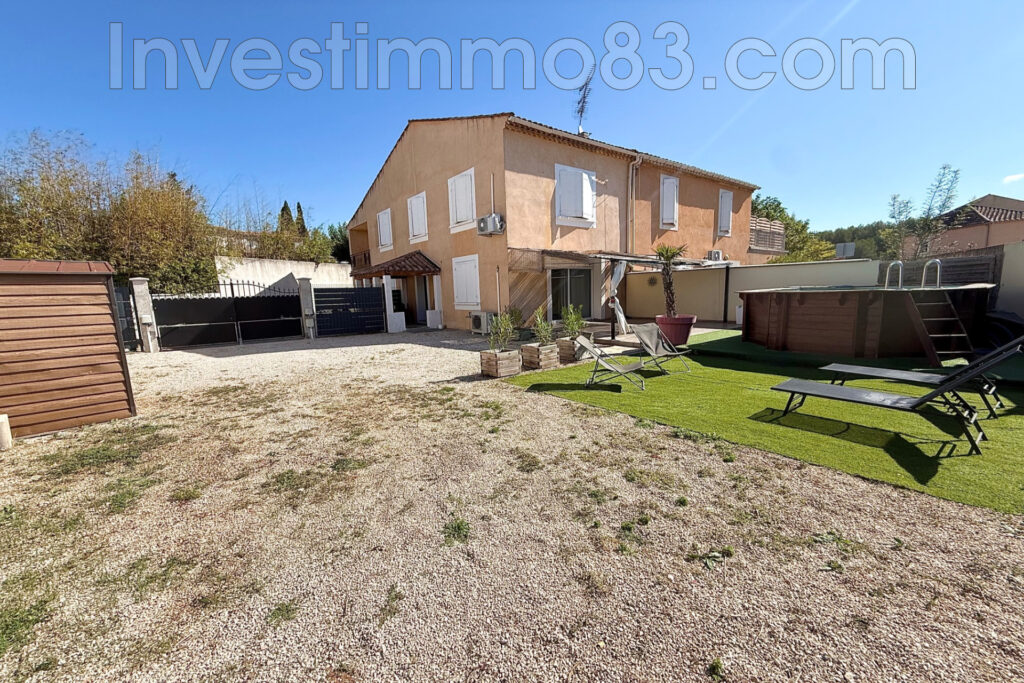 Au coeur du village et proche des commodités, belle maison de  – 4 pièces – 3 chambres – 125.00 m²