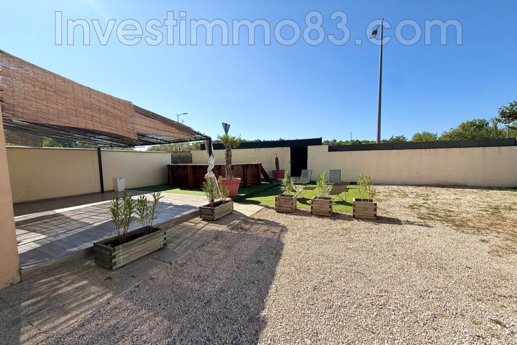 Au coeur du village et proche des commodités, belle maison de  – 4 pièces – 3 chambres – 125.00 m²