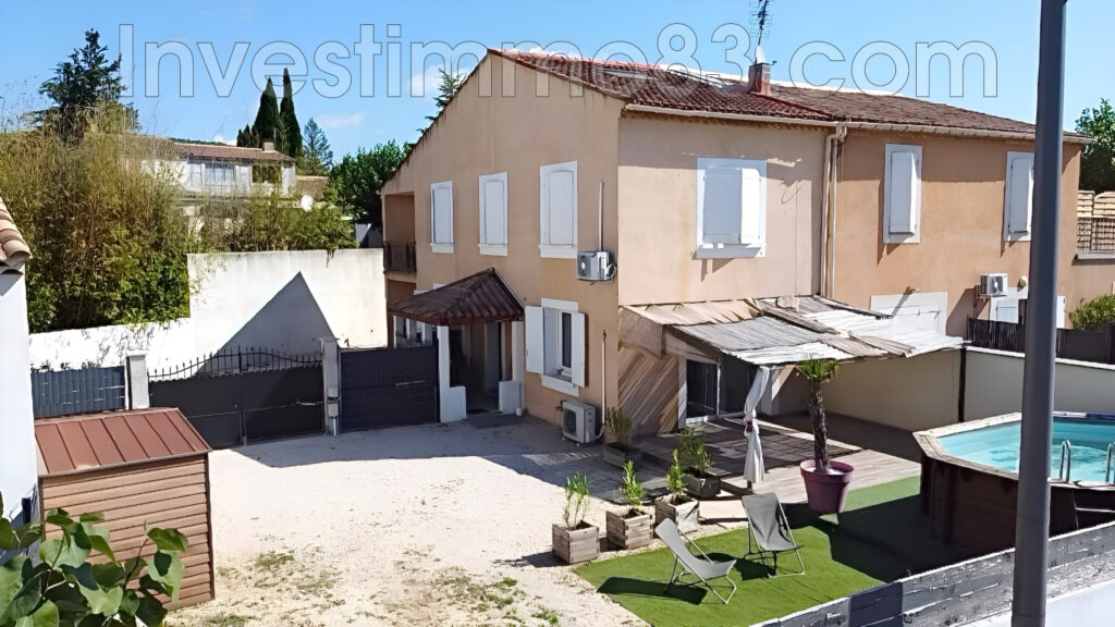 Au coeur du village et proche des commodités, belle maison de  – 4 pièces – 3 chambres – 125.00 m²