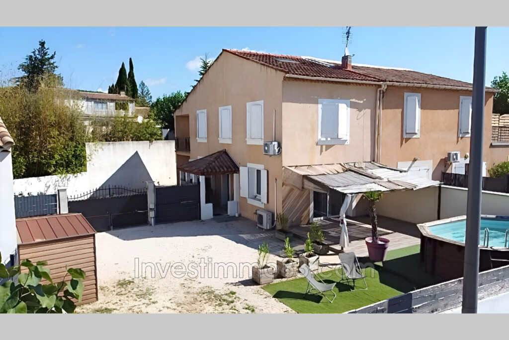 Au coeur du village et proche des commodités, belle maison de  – 4 pièces – 3 chambres – 125.00 m²