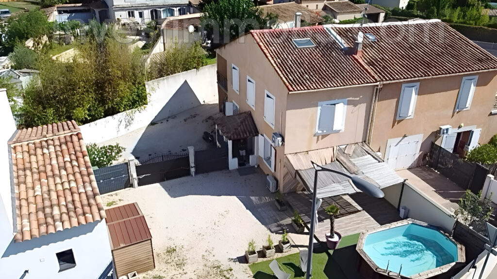 Au coeur du village et proche des commodités, belle maison de  – 4 pièces – 3 chambres – 125.00 m²