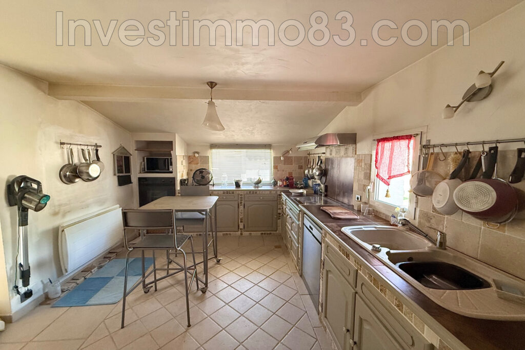 Dans un quartier calme et recherché, belle maison de type 6 de – 6 pièces – 4 chambres – 160.00 m²