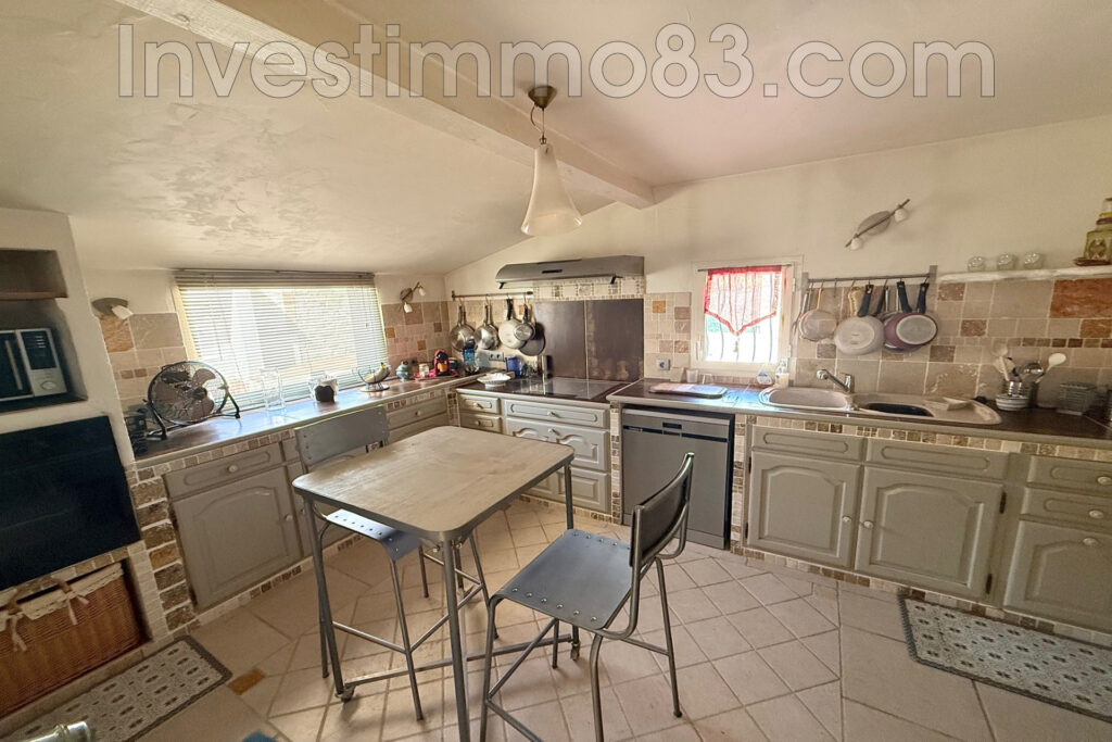 Dans un quartier calme et recherché, belle maison de type 6 de – 6 pièces – 4 chambres – 160.00 m²