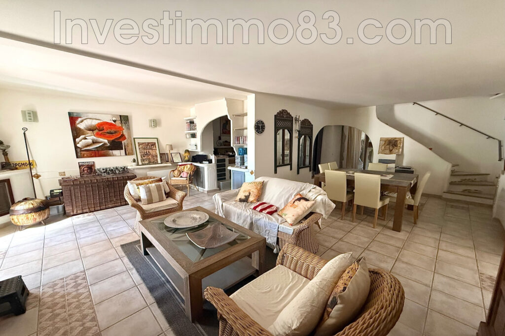 Dans un quartier calme et recherché, belle maison de type 6 de – 6 pièces – 4 chambres – 160.00 m²