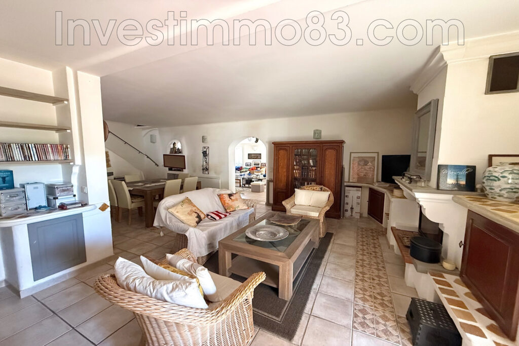 Dans un quartier calme et recherché, belle maison de type 6 de – 6 pièces – 4 chambres – 160.00 m²