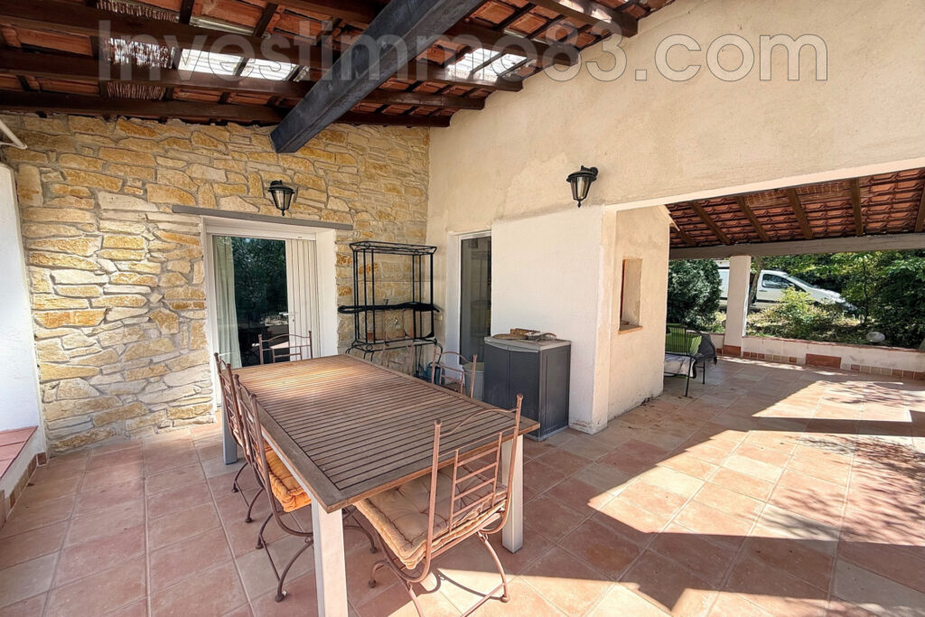 Dans un quartier calme et recherché, belle maison de type 6 de – 6 pièces – 4 chambres – 160.00 m²