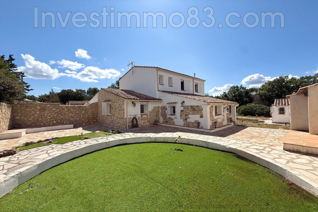 Dans un quartier calme et recherché, belle maison de type 6 de – 6 pièces – 4 chambres – 160.00 m²