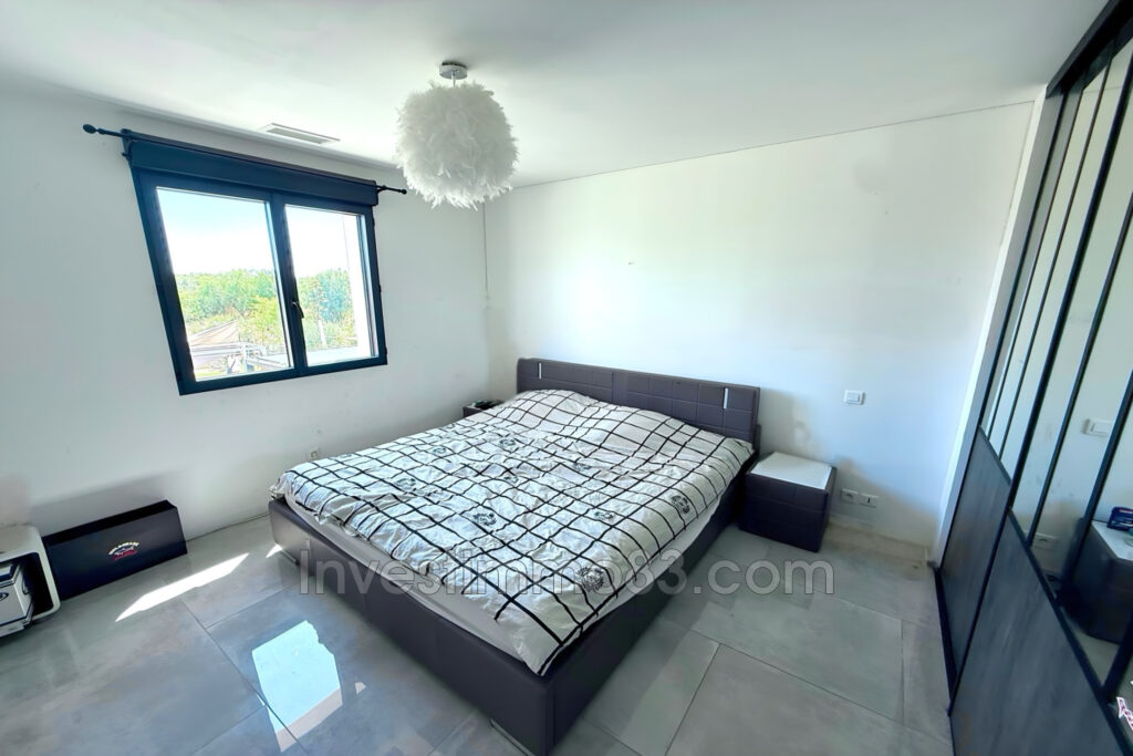 Proche des commodités, dans un quartier recherché, magnifique  – 10 pièces – 8 chambres – 203.00 m²