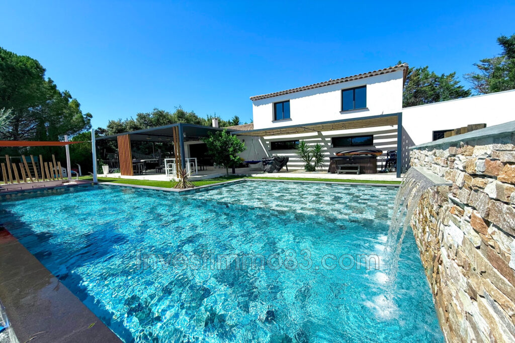 Proche des commodités, dans un quartier recherché, magnifique  – 10 pièces – 8 chambres – 203.00 m²