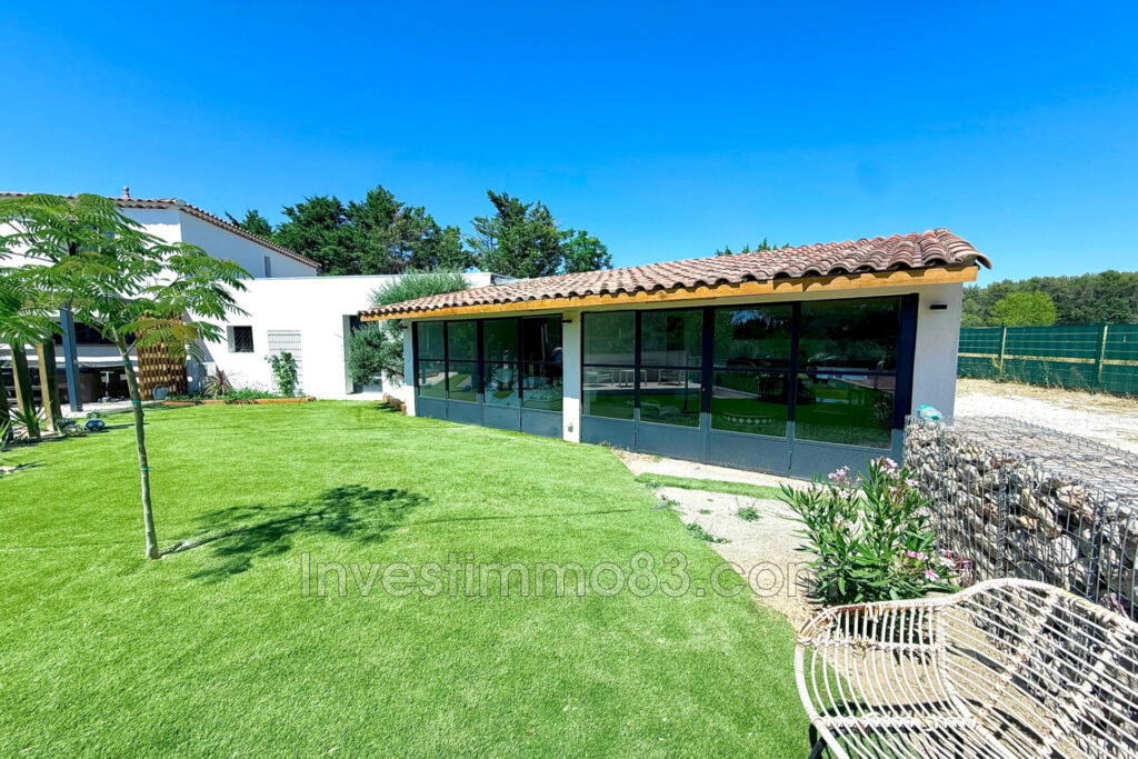 Proche des commodités, dans un quartier recherché, magnifique  – 10 pièces – 8 chambres – 203.00 m²