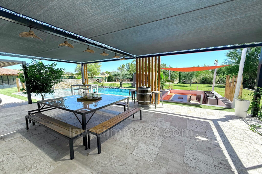 Proche des commodités, dans un quartier recherché, magnifique  – 10 pièces – 8 chambres – 203.00 m²