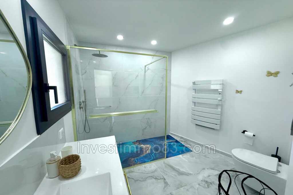 Proche des commodités, dans un quartier recherché, magnifique  – 10 pièces – 8 chambres – 203.00 m²