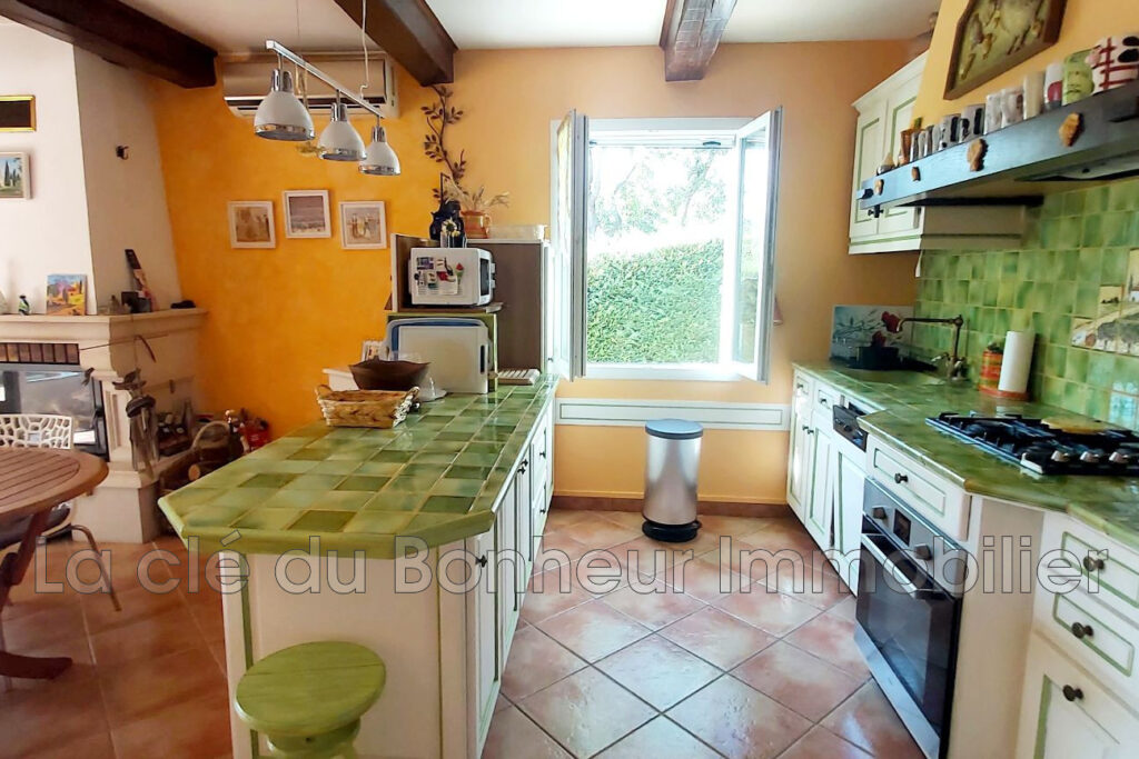 Villa 85.63 m² sur Terrain Arboré de 1526 m² avec Piscine – NR pièces – 3 chambres – 85.63 m²