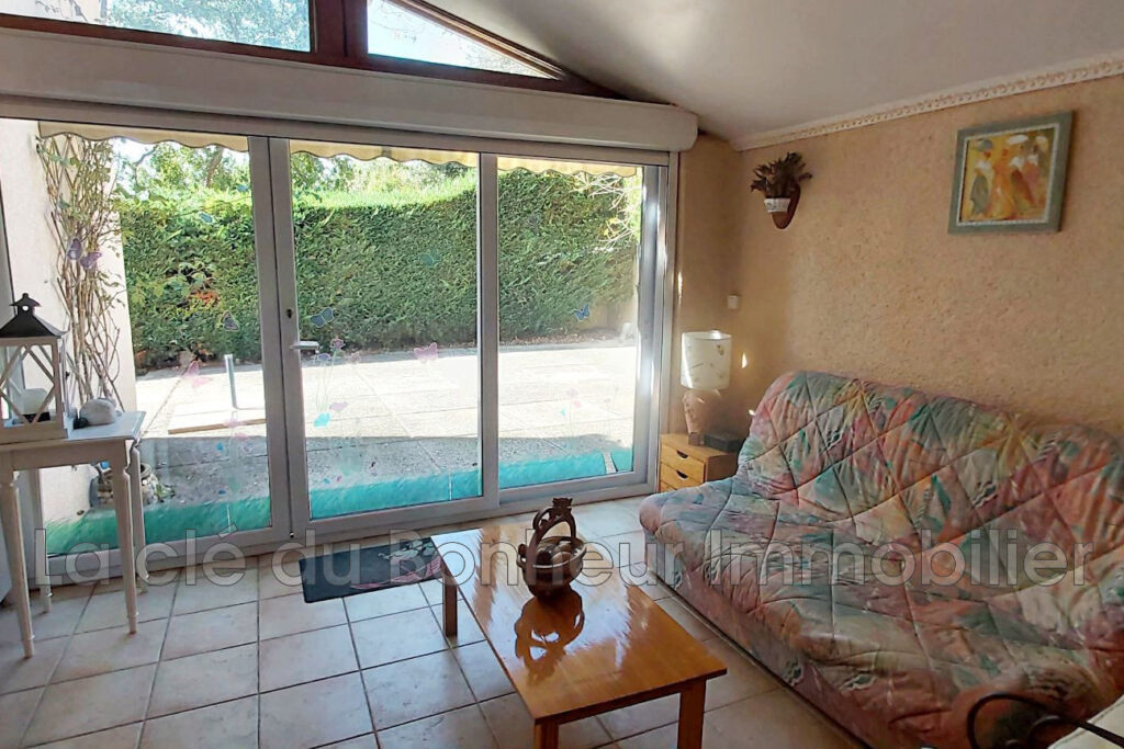 Villa 85.63 m² sur Terrain Arboré de 1526 m² avec Piscine – NR pièces – 3 chambres – 85.63 m²