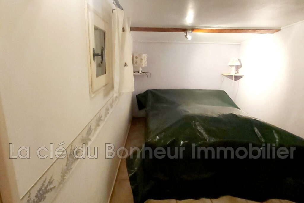 Villa 85.63 m² sur Terrain Arboré de 1526 m² avec Piscine – NR pièces – 3 chambres – 85.63 m²