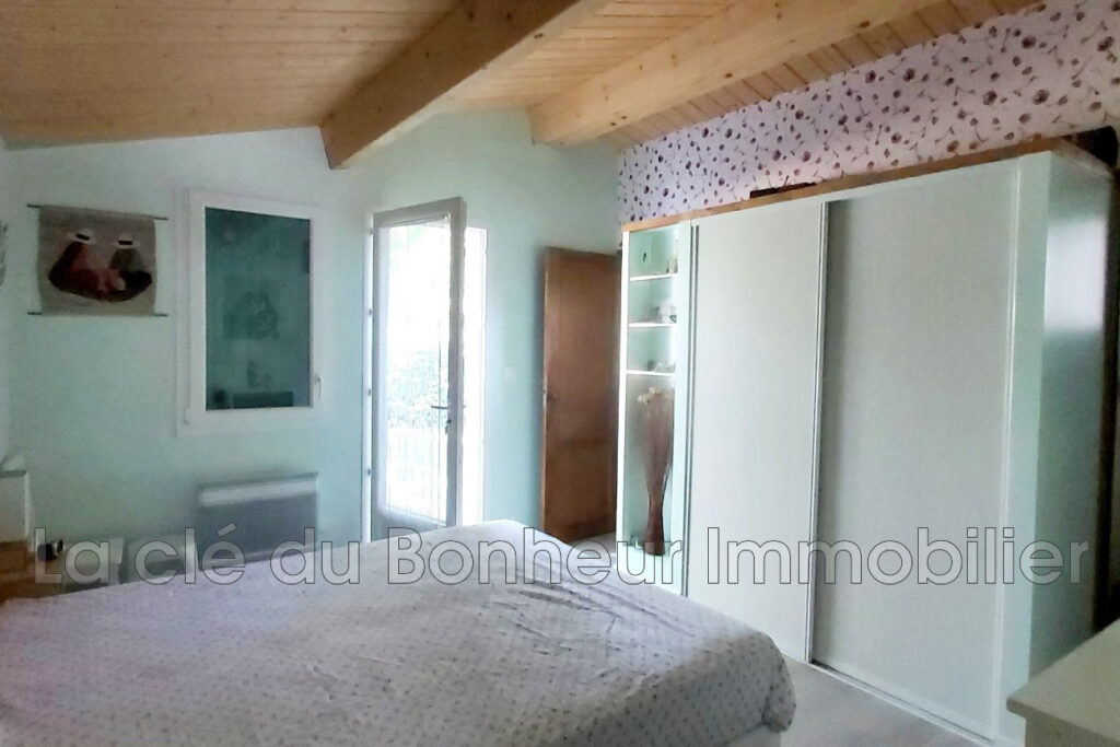 Villa 85.63 m² sur Terrain Arboré de 1526 m² avec Piscine – NR pièces – 3 chambres – 85.63 m²