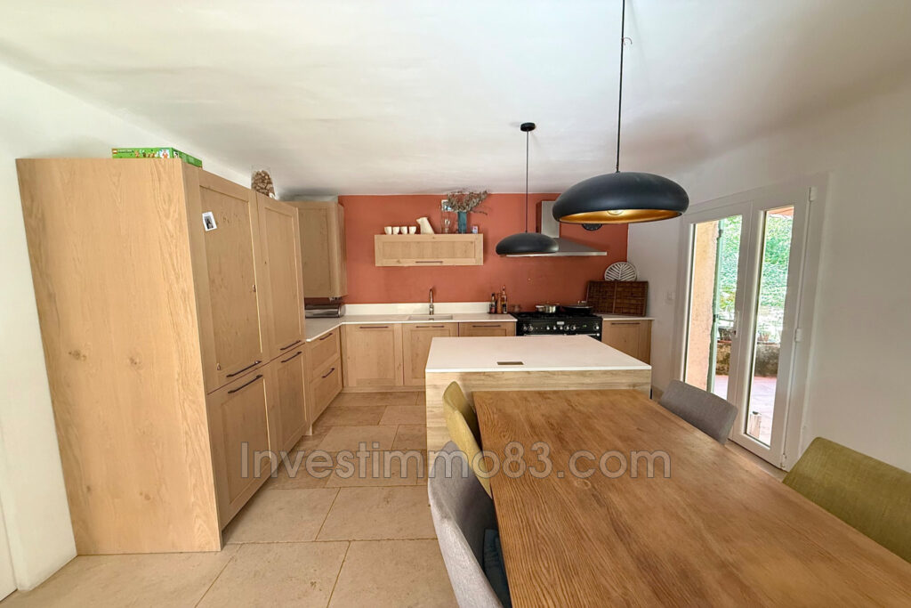 Dans un quartier calme et recherché, belle maison de type 6 de – 6 pièces – 4 chambres – 133.00 m²