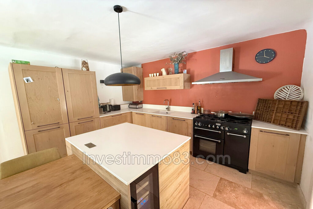 Dans un quartier calme et recherché, belle maison de type 6 de – 6 pièces – 4 chambres – 133.00 m²