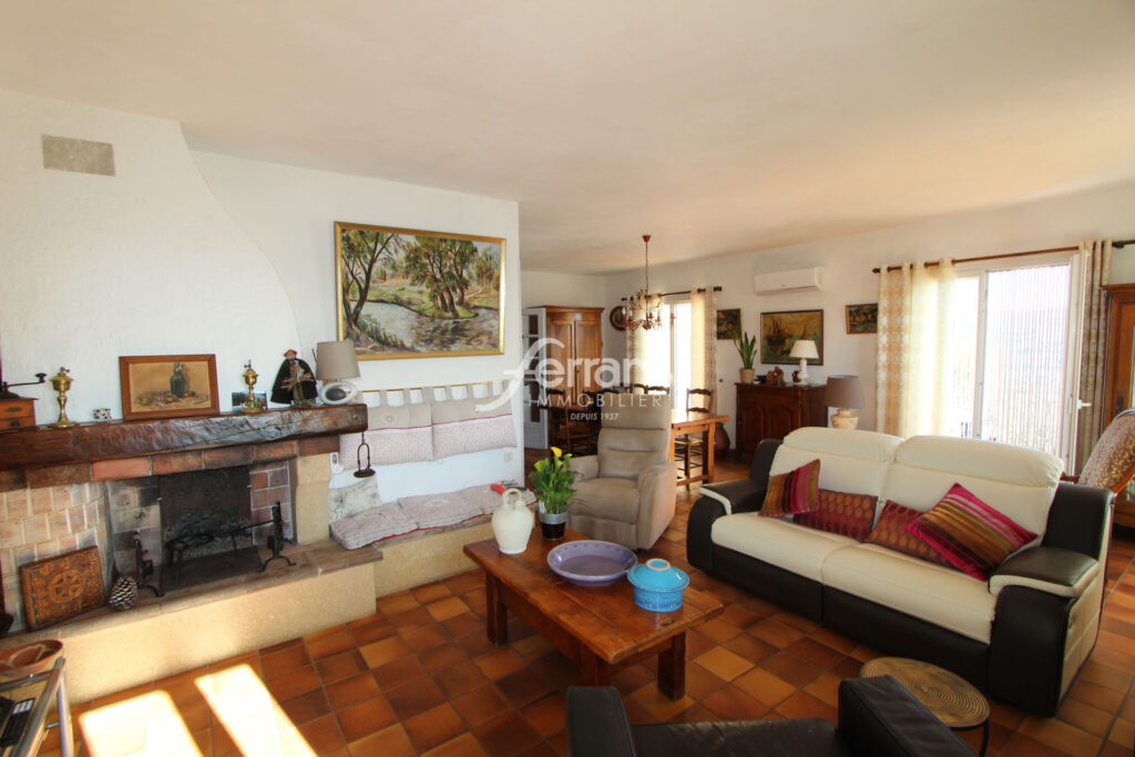 Proche village de Flayosc Villa 200m², 1448m² terrain et vue p – 6 pièces – 5 chambres – 206.00 m²