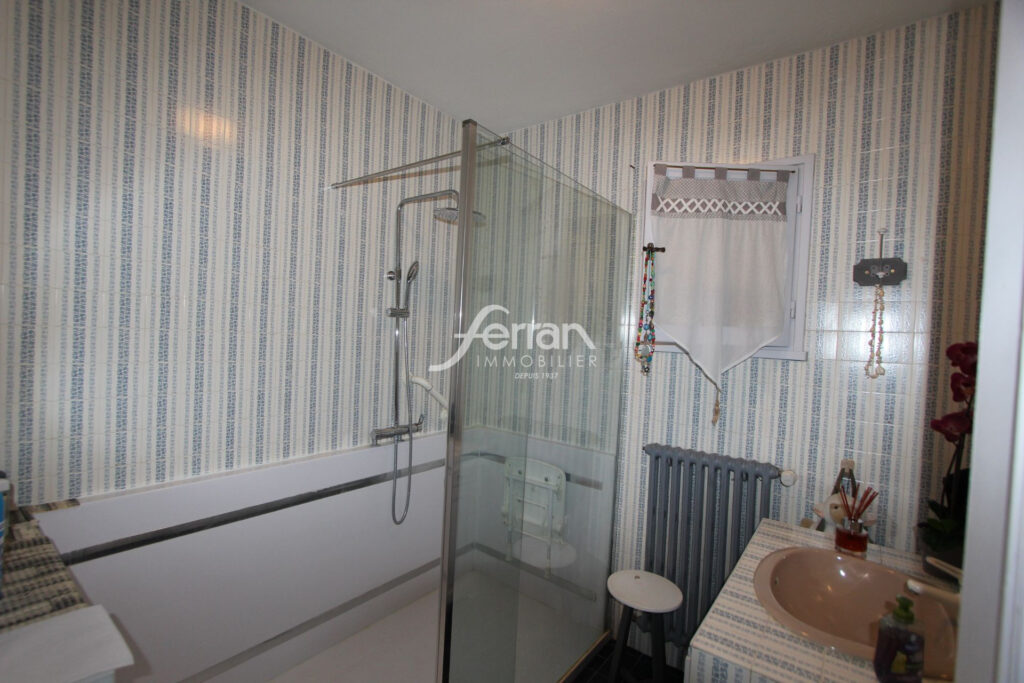 Proche village de Flayosc Villa 200m², 1448m² terrain et vue p – 6 pièces – 5 chambres – 206.00 m²