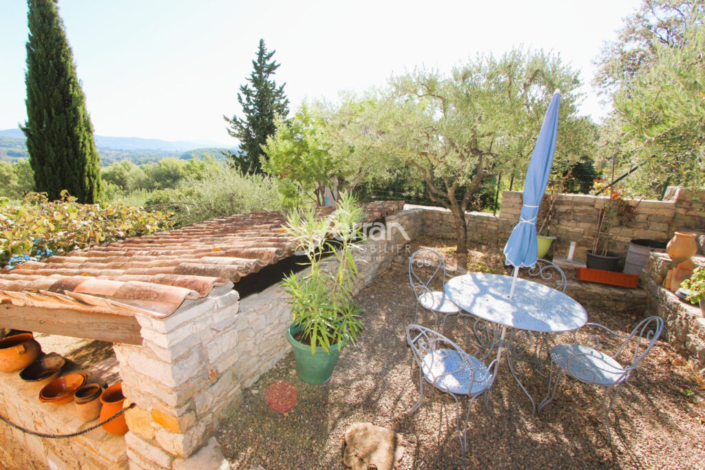 Proche village de Flayosc Villa 200m², 1448m² terrain et vue p – 6 pièces – 5 chambres – 206.00 m²