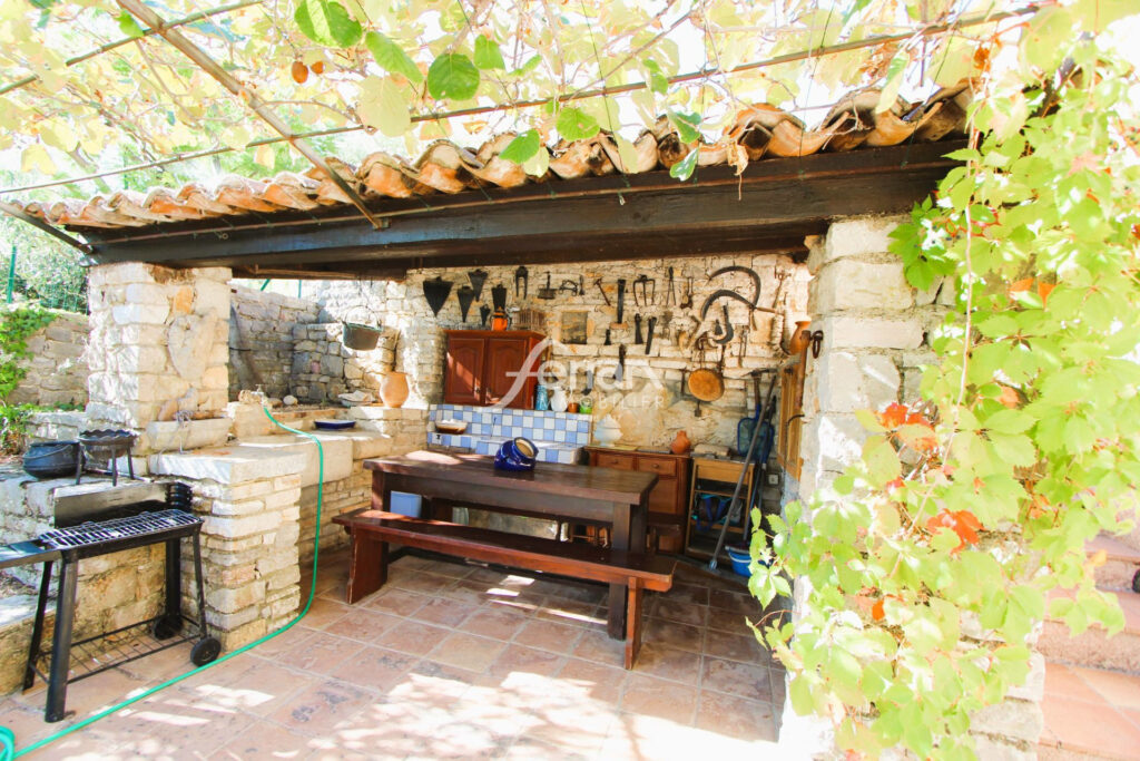 Proche village de Flayosc Villa 200m², 1448m² terrain et vue p – 6 pièces – 5 chambres – 206.00 m²