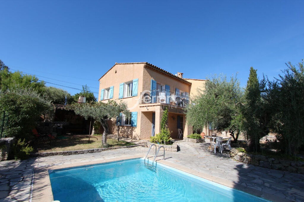 Proche village de Flayosc Villa 200m², 1448m² terrain et vue p – 6 pièces – 5 chambres – 206.00 m²