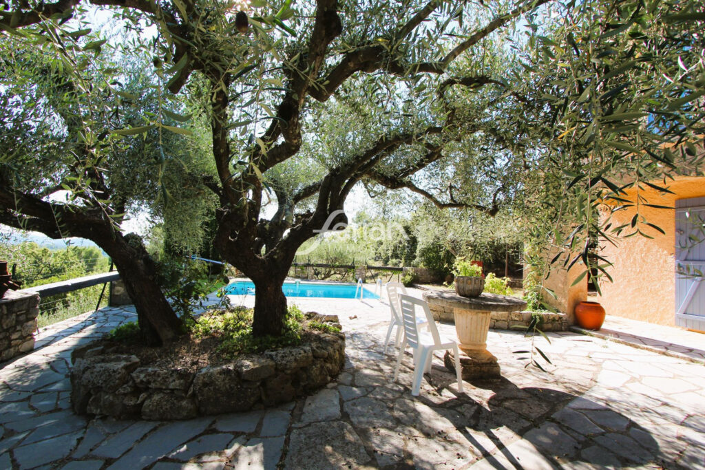 Proche village de Flayosc Villa 200m², 1448m² terrain et vue p – 6 pièces – 5 chambres – 206.00 m²