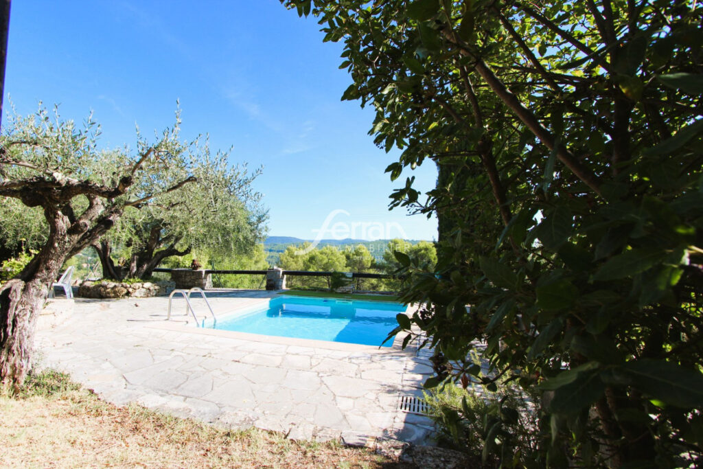 Proche village de Flayosc Villa 200m², 1448m² terrain et vue p – 6 pièces – 5 chambres – 206.00 m²