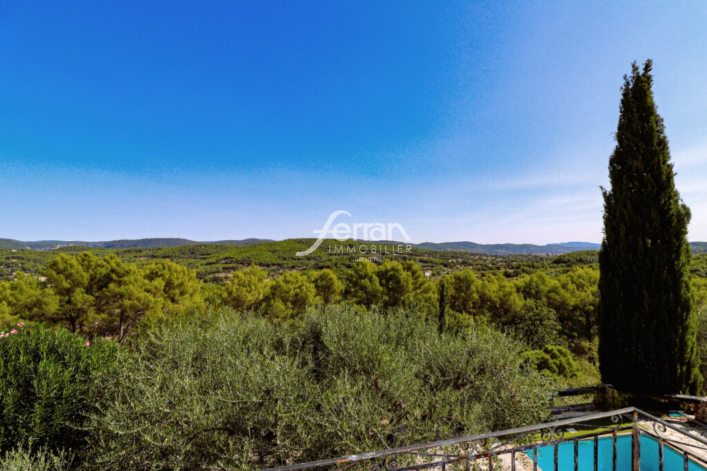 Proche village de Flayosc Villa 200m², 1448m² terrain et vue p – 6 pièces – 5 chambres – 206.00 m²