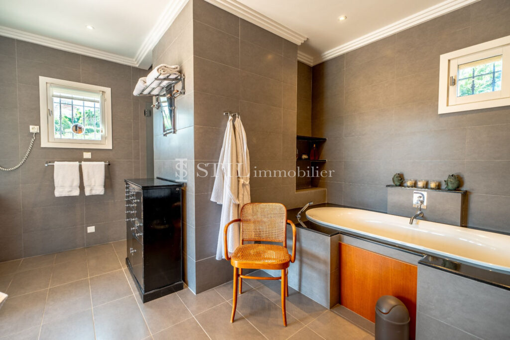 vente villa 6 Pièce(s) – 6 pièces – 5 chambres – 314.00 m²