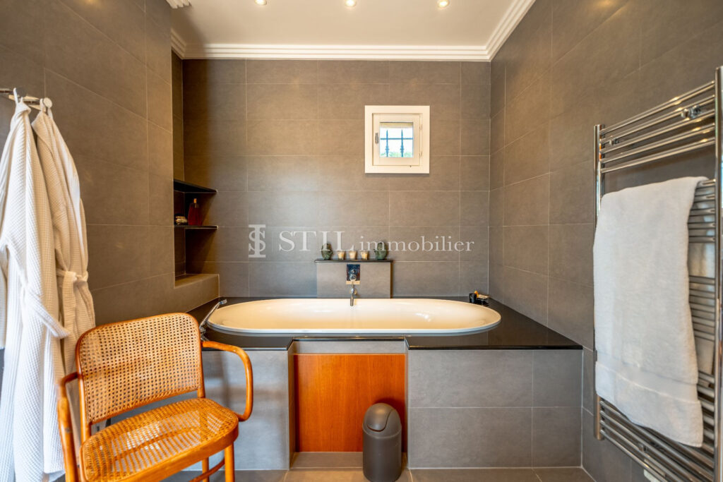 vente villa 6 Pièce(s) – 6 pièces – 5 chambres – 314.00 m²