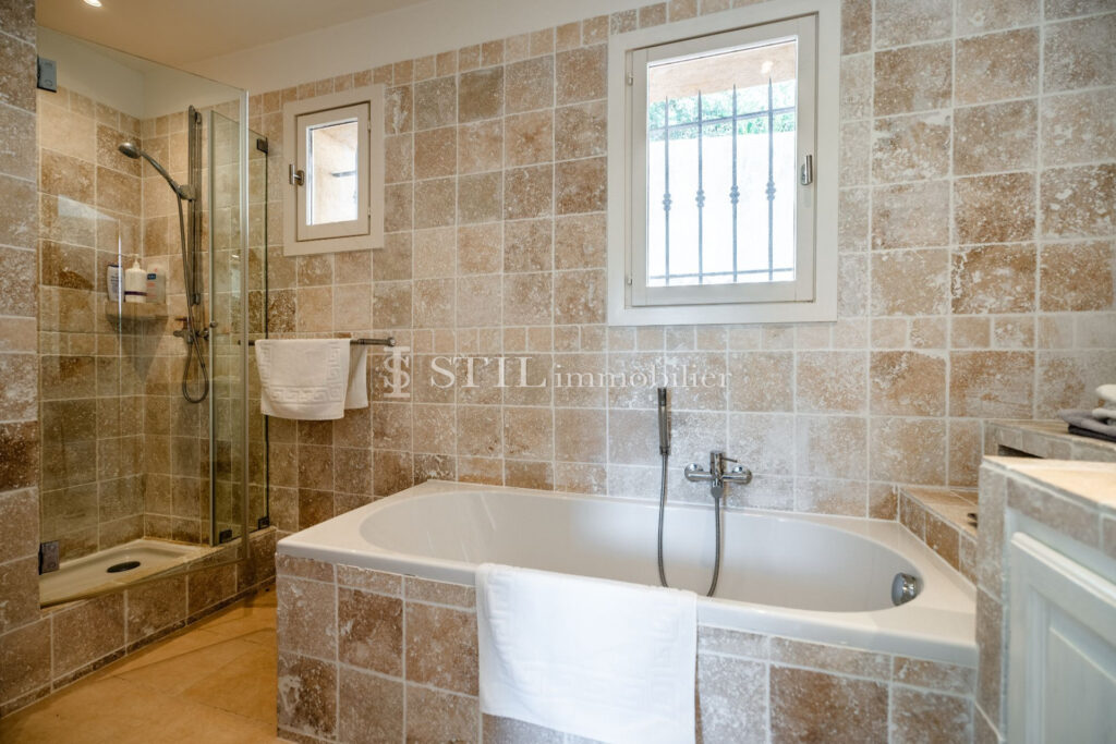 vente villa 6 Pièce(s) – 6 pièces – 5 chambres – 314.00 m²