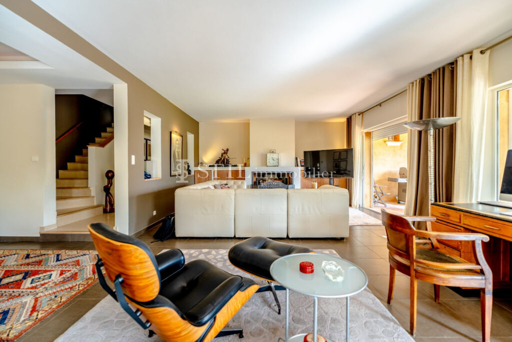 vente villa 6 Pièce(s) – 6 pièces – 5 chambres – 314.00 m²