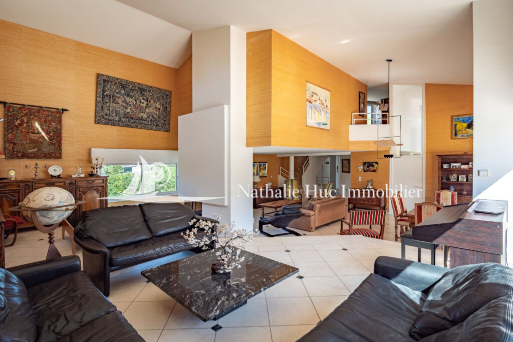 vente maison 7 Pièce(s) – 7 pièces – 4 chambres – 256.00 m²