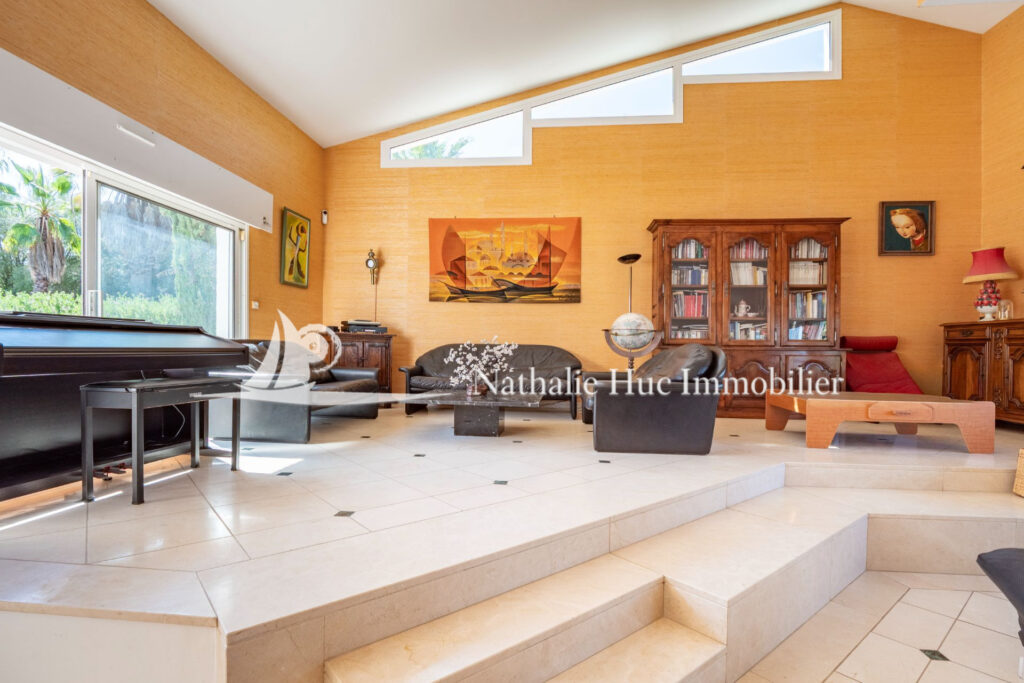 vente maison 7 Pièce(s) – 7 pièces – 4 chambres – 256.00 m²