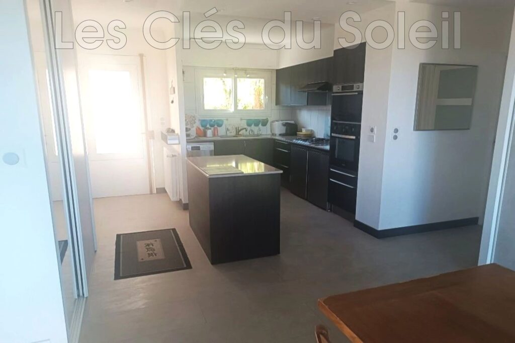vente villa 9 Pièce(s) – 9 pièces – 5 chambres – 180.00 m²
