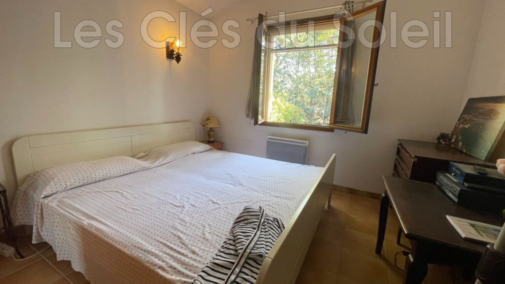 Maison individuelle avec garage à Brignoles  Située dans un se – 6 pièces – 4 chambres – 135.00 m²