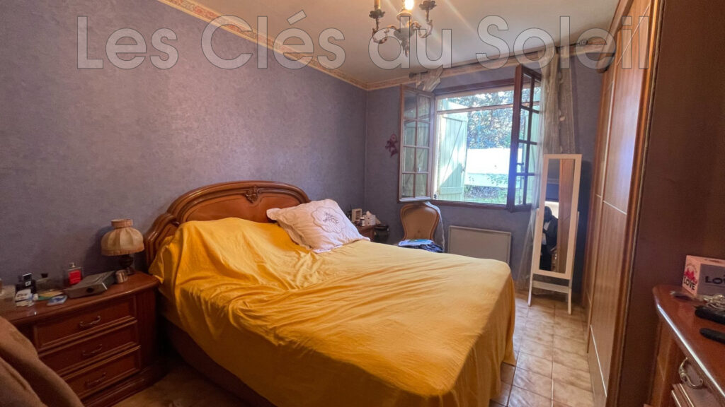 Maison individuelle avec garage à Brignoles  Située dans un se – 6 pièces – 4 chambres – 135.00 m²