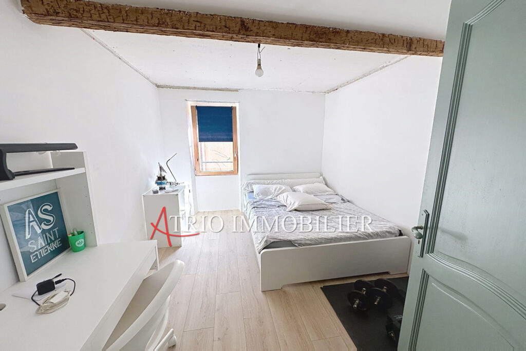 Maison 4/5 pièces, en plein c½ur de Saint Laurent du var, dans – 5 pièces – 3 chambres – 110.00 m²