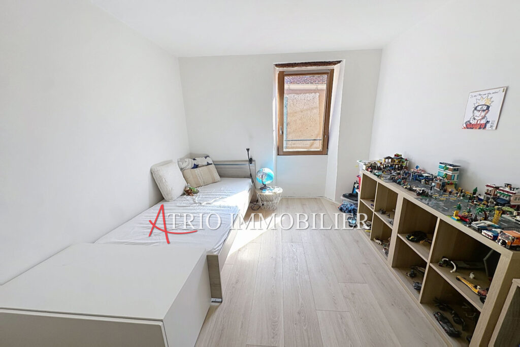 Maison 4/5 pièces, en plein c½ur de Saint Laurent du var, dans – 5 pièces – 3 chambres – 110.00 m²