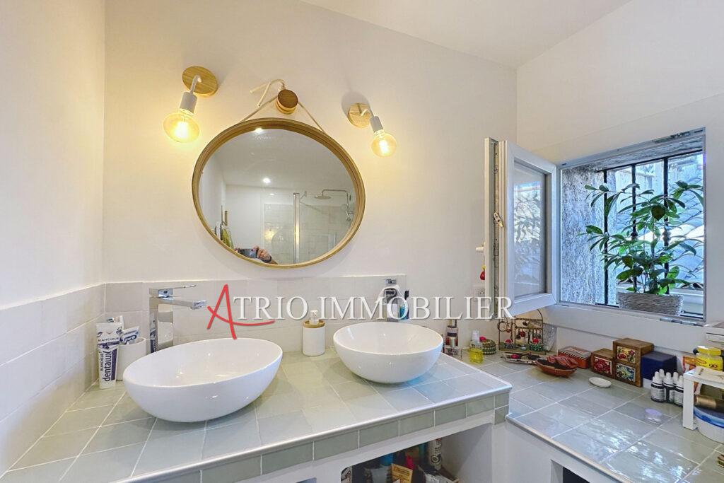 Maison 4/5 pièces, en plein c½ur de Saint Laurent du var, dans – 5 pièces – 3 chambres – 110.00 m²