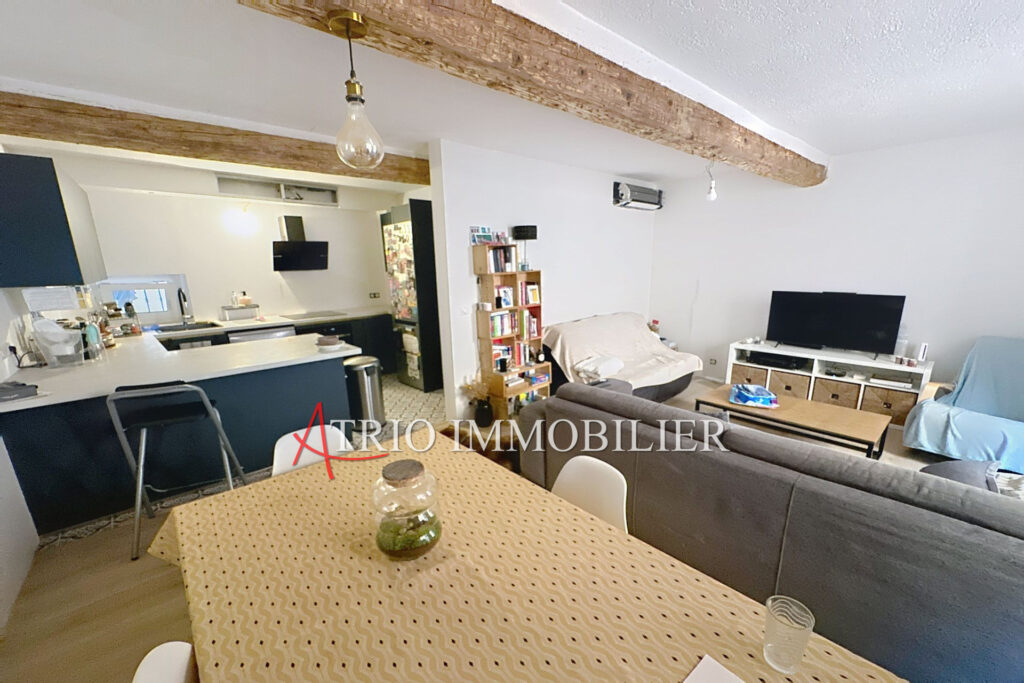 Maison 4/5 pièces, en plein c½ur de Saint Laurent du var, dans – 5 pièces – 3 chambres – 110.00 m²