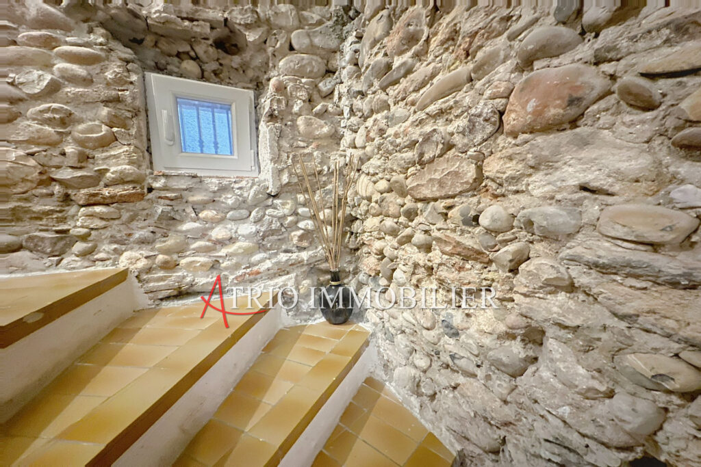 Maison 4/5 pièces, en plein c½ur de Saint Laurent du var, dans – 5 pièces – 3 chambres – 110.00 m²