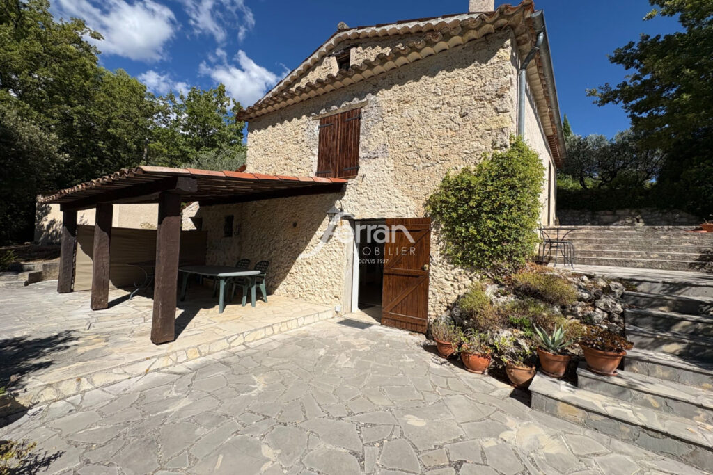 A vendre maison au calme absolu – proche le centre de village  – 3 pièces – 2 chambres – 60.00 m²