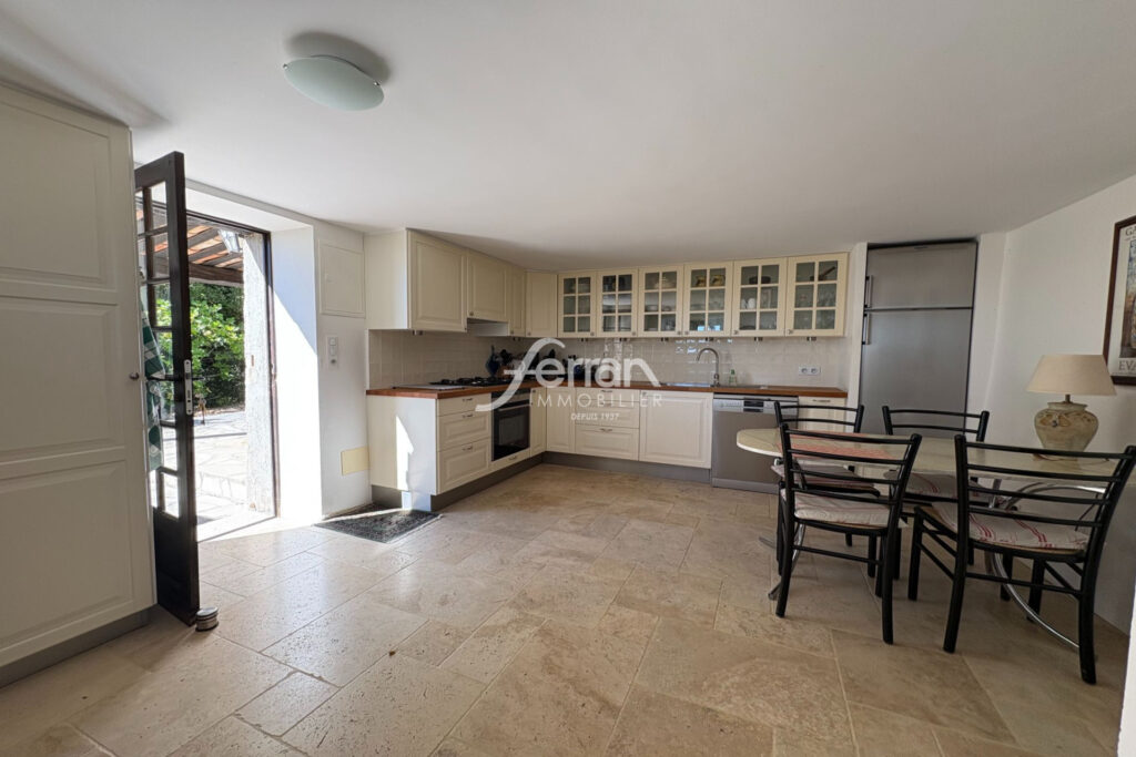 A vendre maison au calme absolu – proche le centre de village  – 3 pièces – 2 chambres – 85.00 m²