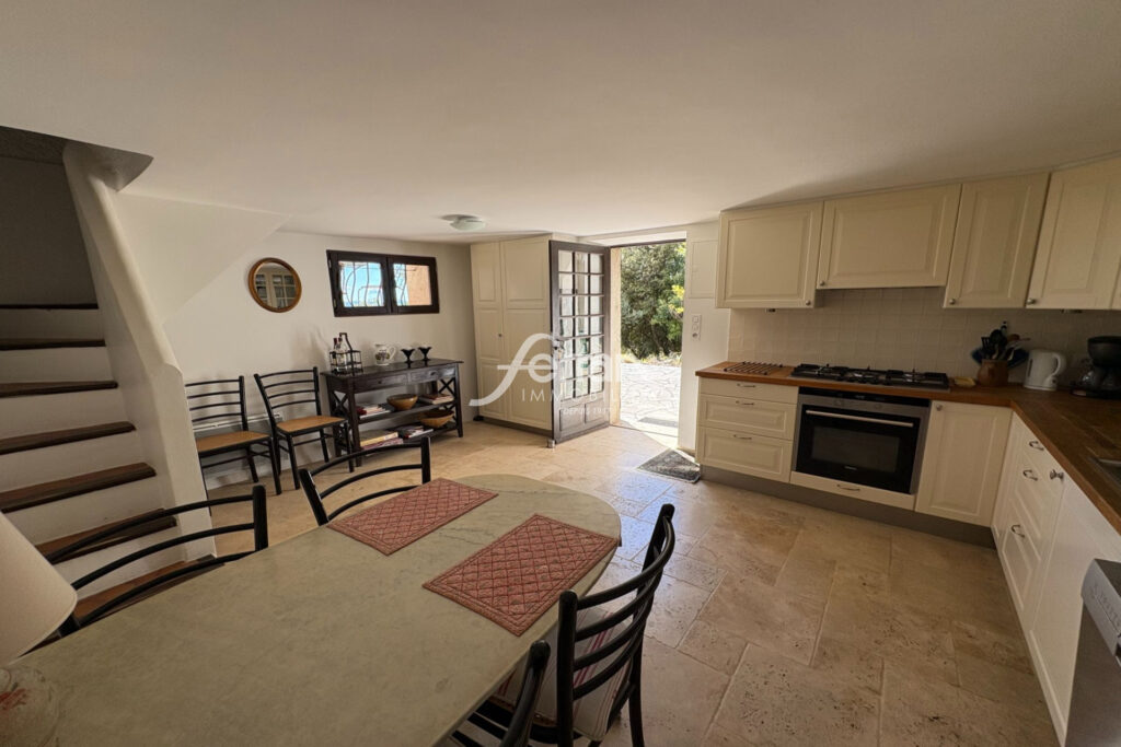 A vendre maison au calme absolu – proche le centre de village  – 3 pièces – 2 chambres – 60.00 m²